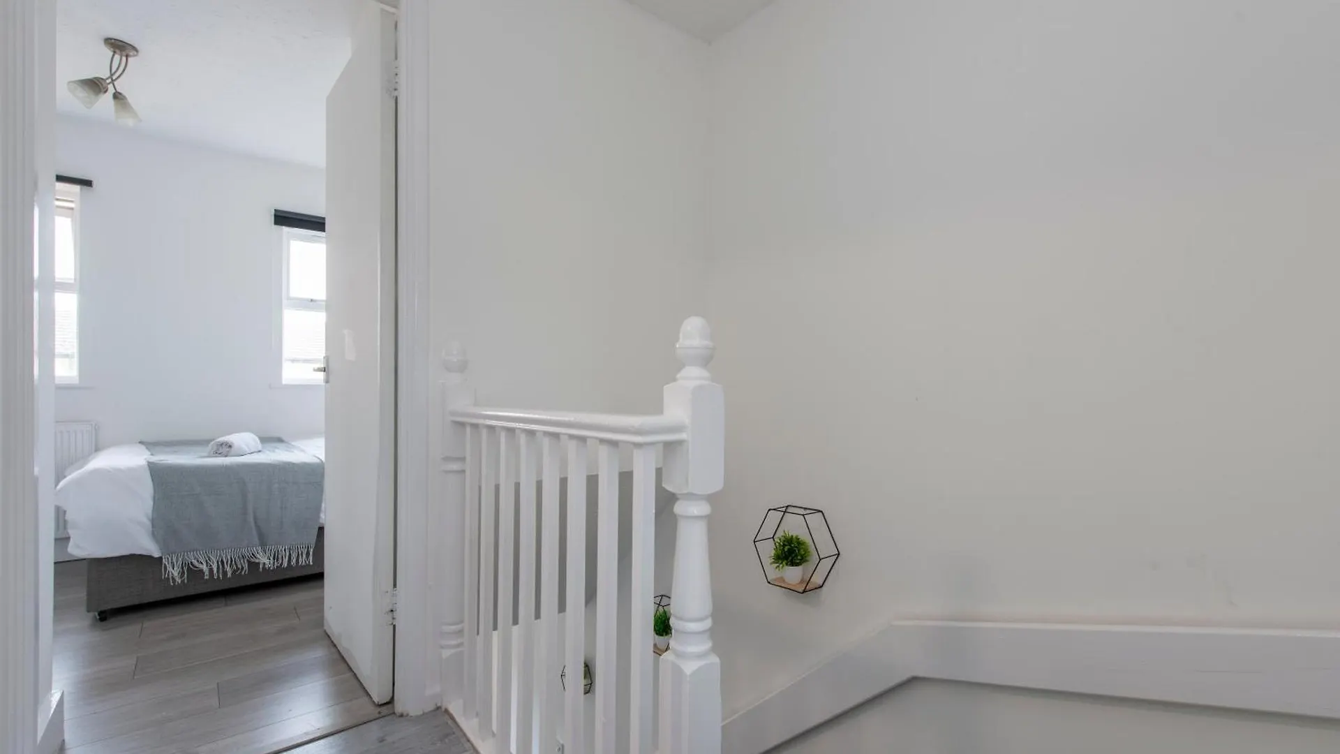 Stylish 2 Bed House Near O2 Arena, Excel & City Airport London